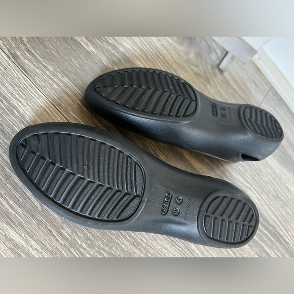 Crocs Laura ballerina flats with cut outs. Size 4. - Picture 6 of 9